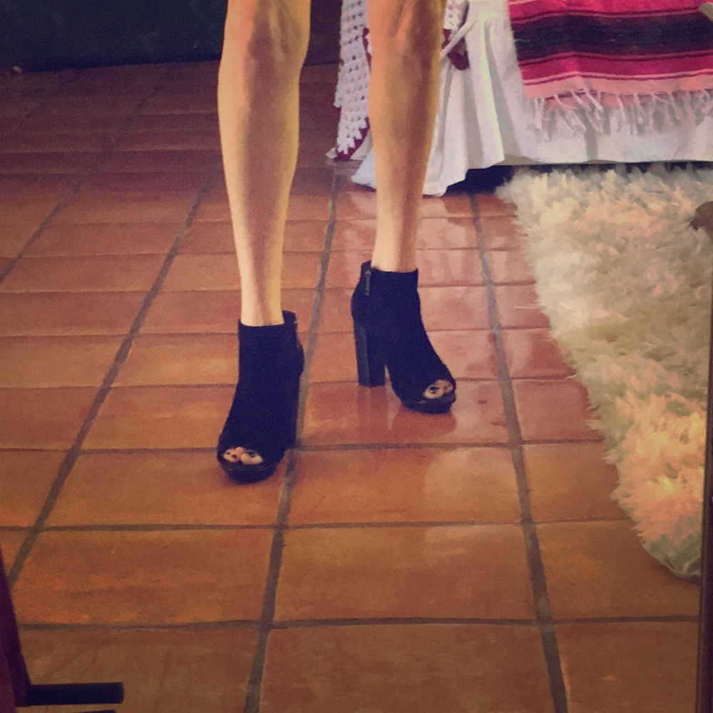 Make an offer! NWOT Joie suede peep toe high heel